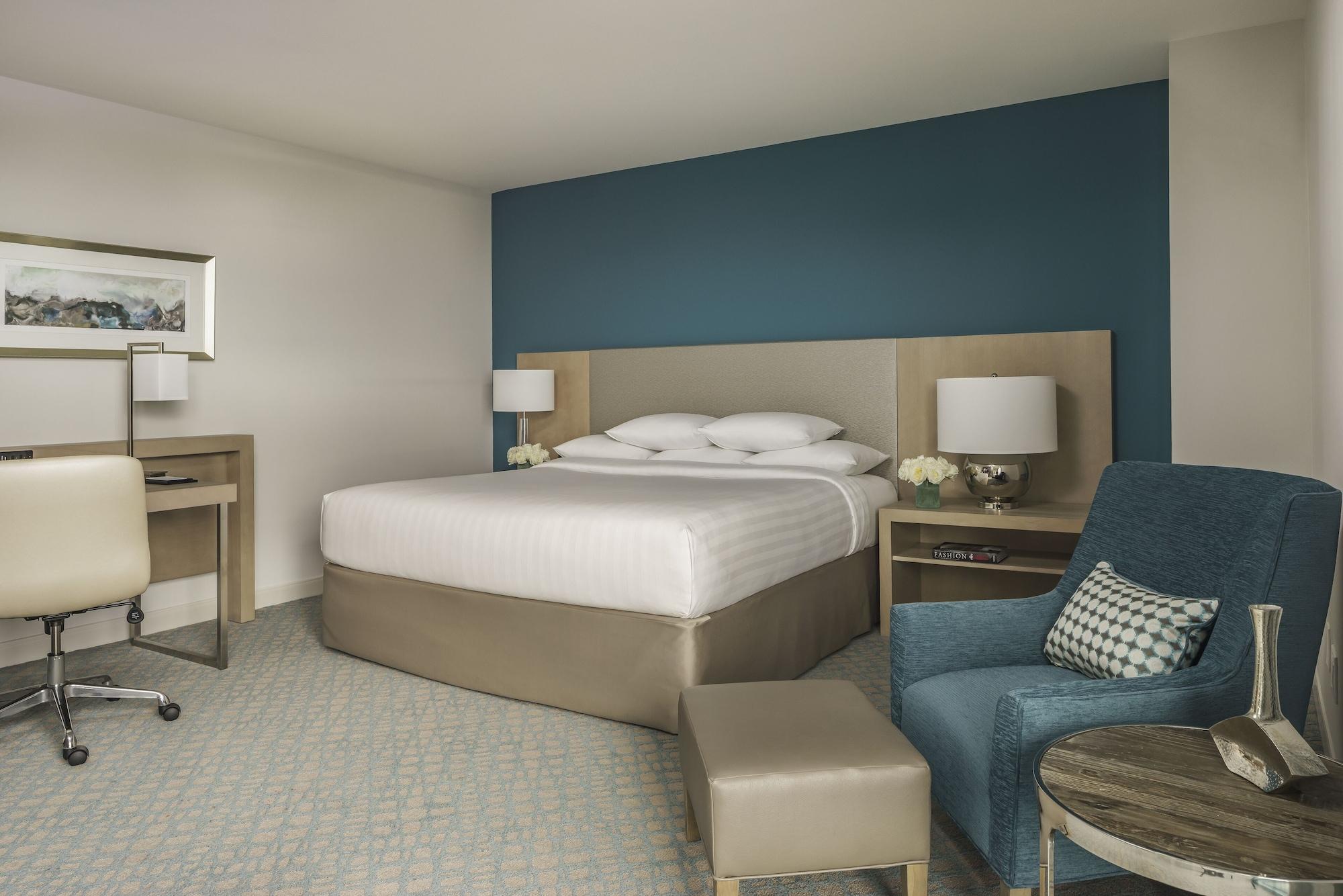Hyatt Regency Riverfront Hotel 3*